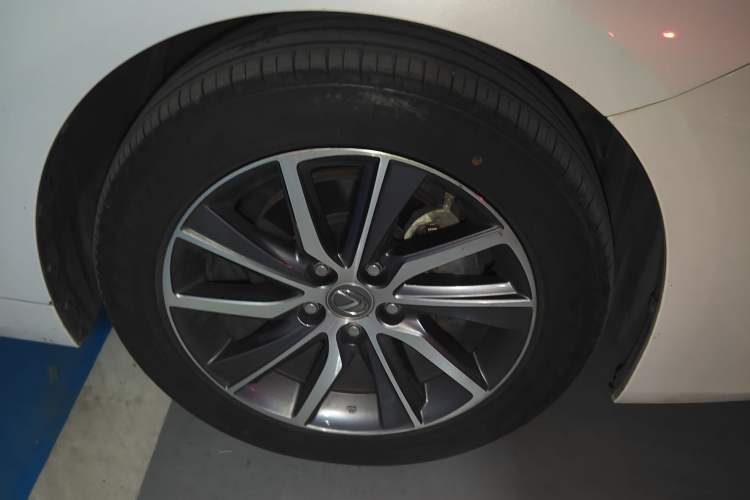 Used Lexus ES 2015 300h Comfort Edition
