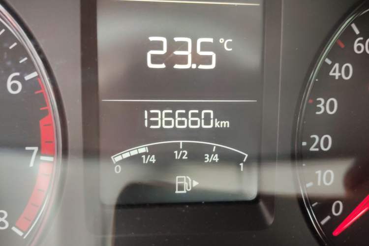 Used Volkswagen Lavida 2013 Revised Classic 1.6L Manual Fashion Edition Odometer Close Up