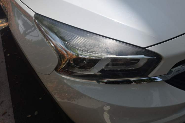 Used Chery Tiggo 7 2016 2.0L CVT YAOZHEN Edition Right Front Headlight