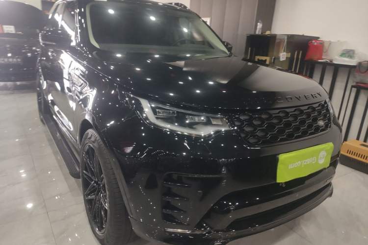 Used Land Rover Discovery 2021 360 PS R-Dynamic SE Front Right 45 Deg