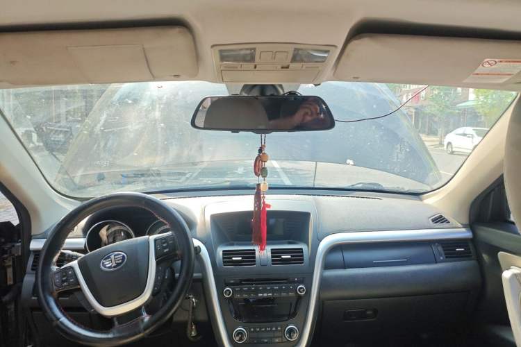 Used Bestune X80 2013 2.0L automatic comfort version
