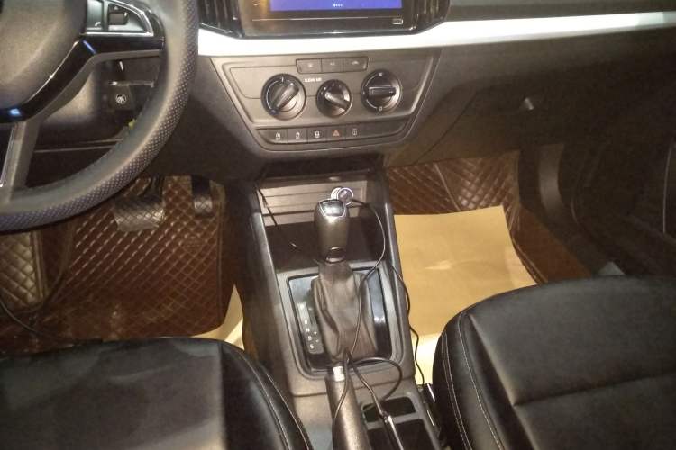 Used Skoda Kamiq 2021 1.5L Automatic Standard Edition Gear Lever