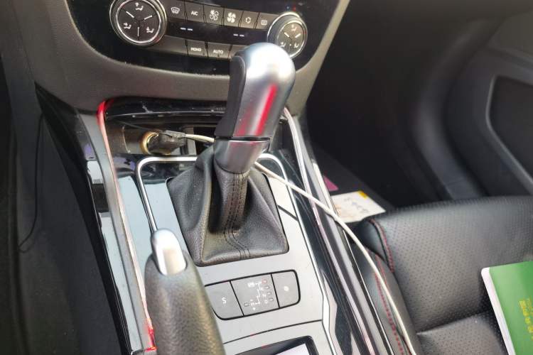 Used Peugeot 508 2015 2.0L Automatic Zhiyi Edition Gear Lever