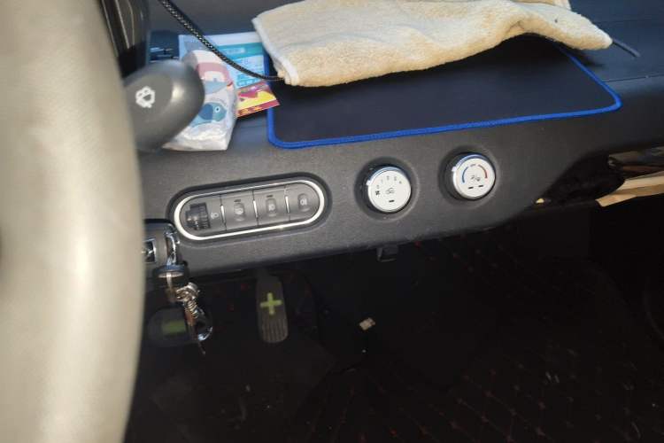 Used Baojun E100 2020 305KM Smart Drive Version Audio And AC Panel