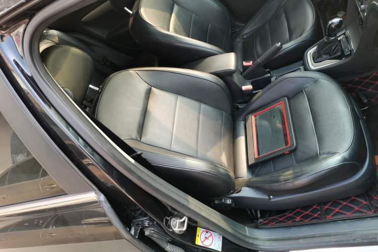 Used Volkswagen Lavida 2015 1.6L Automatic Comfort Edition
