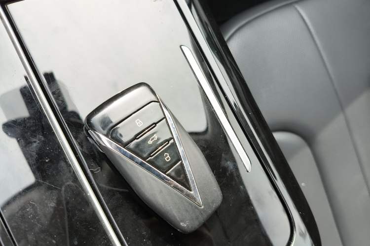 Used Venucia V DD-i 2025 Orca 150km Joyful Journey Edition
