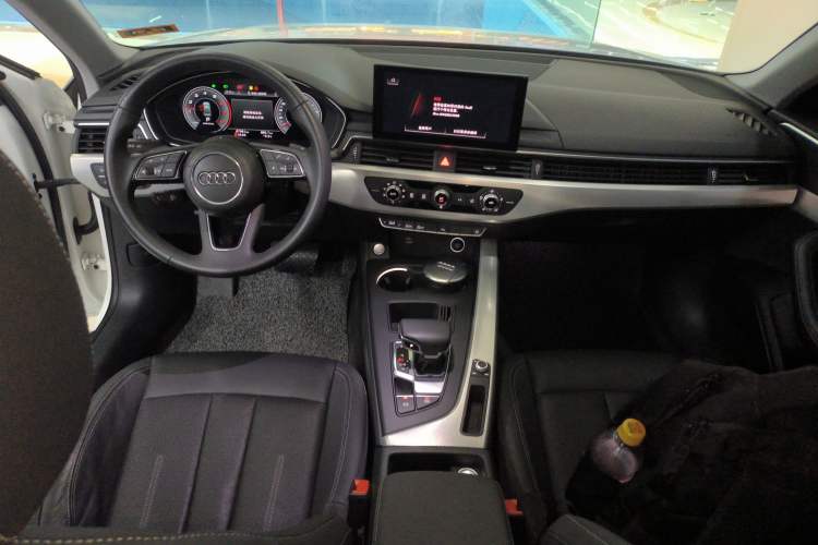 Used Audi A4L 2020 40 TFSI Fashionable and Elegant Model
