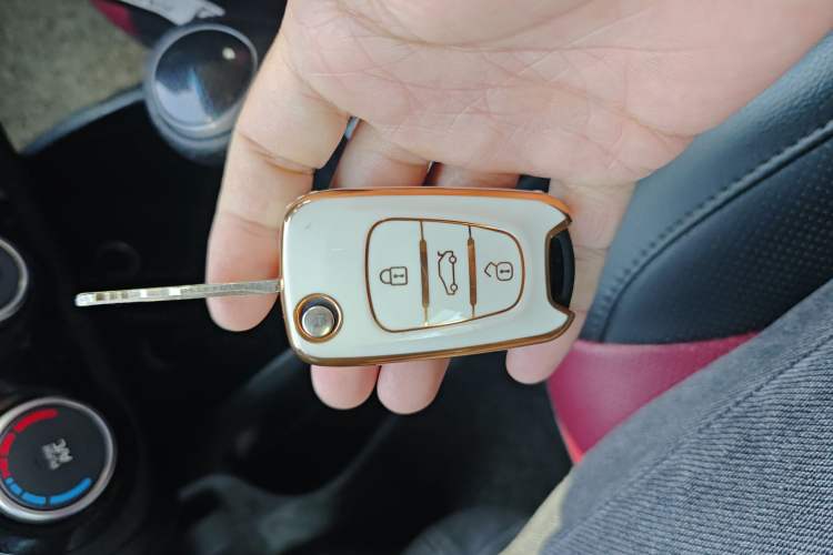 Used Kia K2 2015 Hatchback 1.4L AT GLS Cool Edition