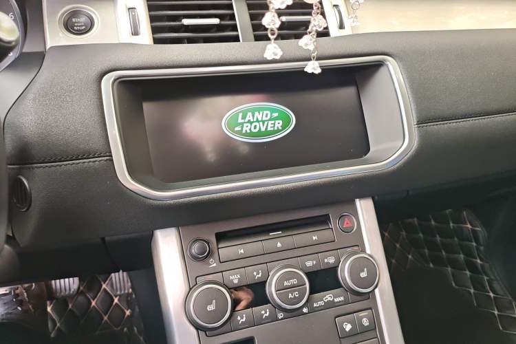 Used Land Rover Range Rover Evoque 2018 240 PS SE Smart Brilliance Edition
