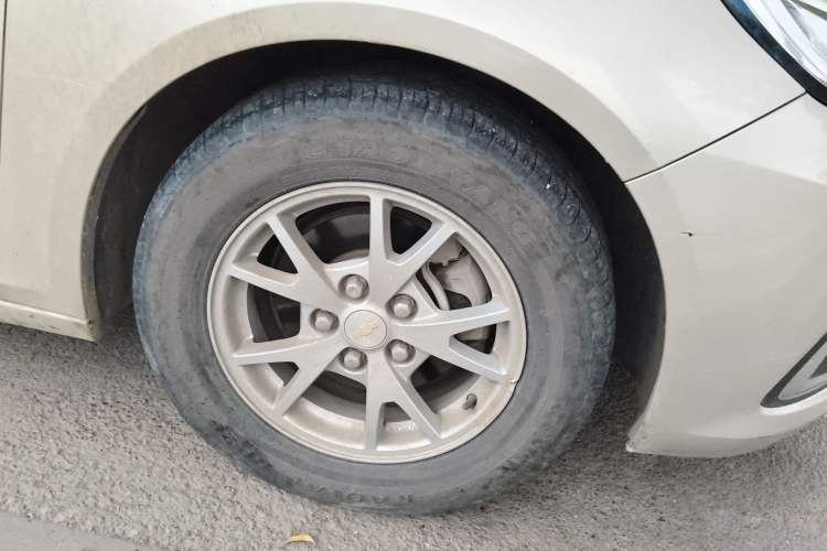 Used Chevrolet Malibu 2016 2.0L Automatic Comfort Edition Right Front Wheel Hub