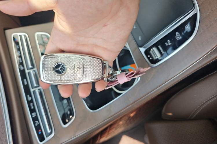 Used Mercedes-Benz E-Class 2022 Second Facelift E 300 L Luxury Edition
