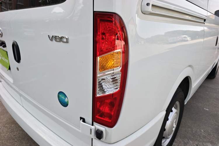 Used SAIC MAXUS Xintu V80 2024 Aotuntong Value Edition 6MT Short Wheelbase Ultra-Low Roof 127 Ps 5/6 Seats