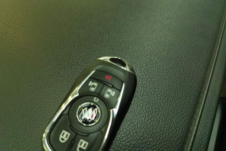 Used Buick GL8 2022 ES Landtrek 653T Luxury Edition