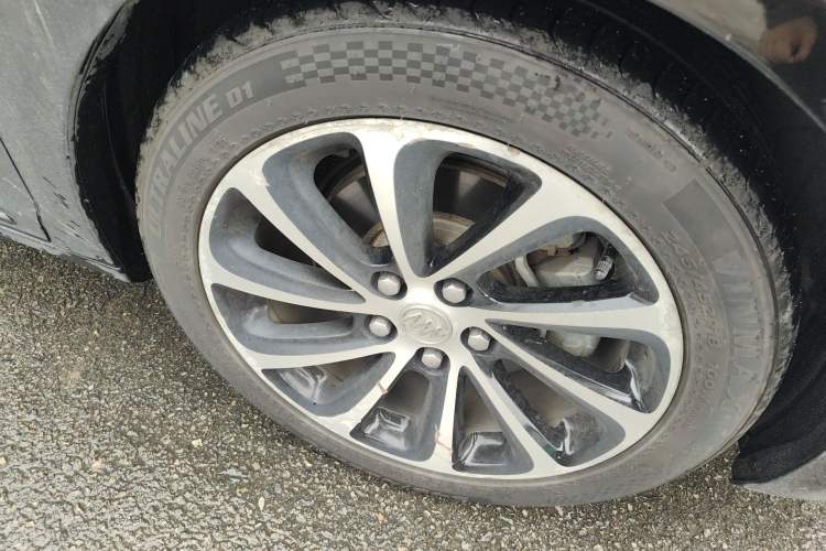 Used Buick LaCrosse 2013 2.4L SIDI Luxury Comfort Edition Right Front Wheel Hub