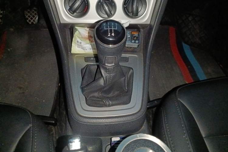 Used Volkswagen Gran Lavida 2013 1.6L Manual Fashion Model
