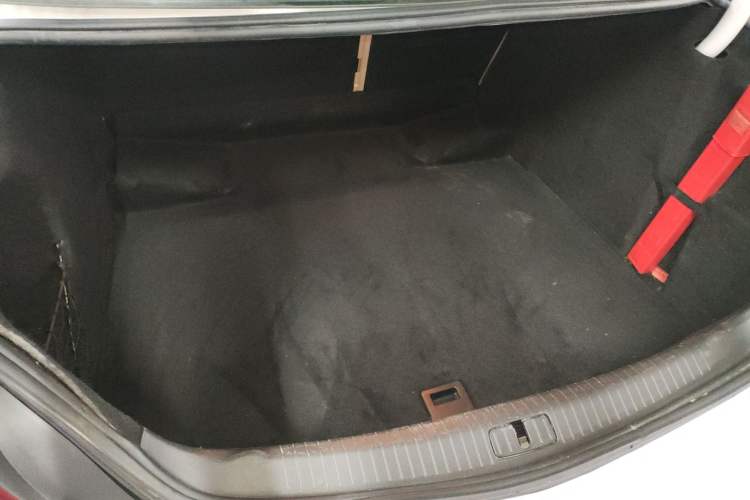 Used Buick Regal 2015 2.0L Leading Fashion Edition Trunk