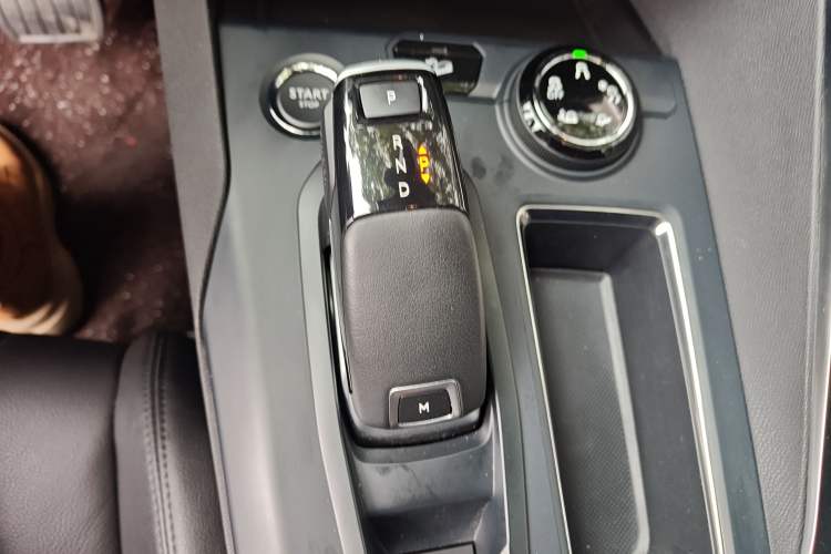 Used Peugeot 4008 2023 360THP Technology Edition Gear Lever
