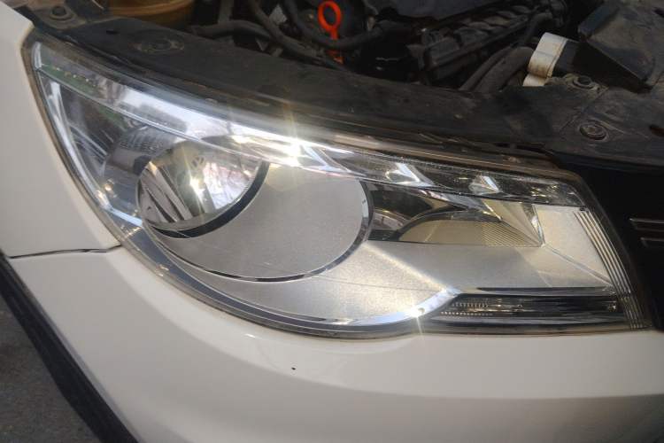 Used Volkswagen Tiguan 2010 1.8 TSI Automatic All-Wheel Drive Fashion Edition Right Front Headlight