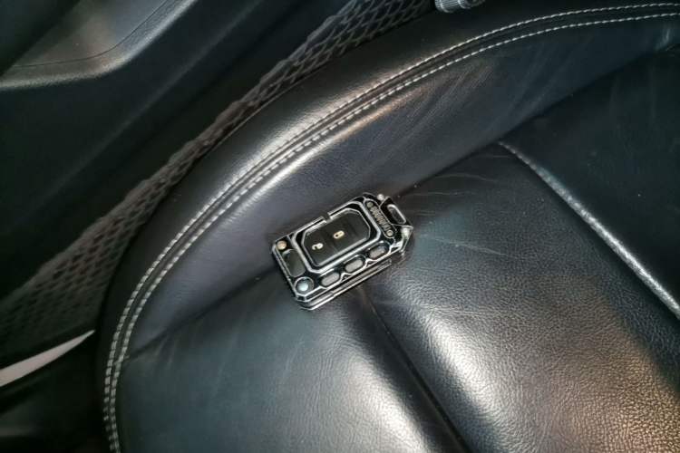 Used Jeep Wrangler 2019 2.0T Sahara Four-Door Version China VI Emission Standard Vehicle Key