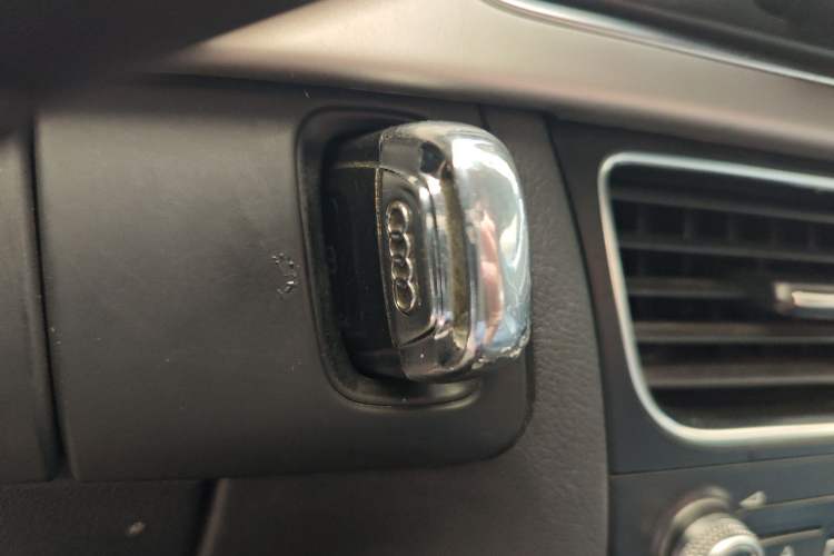 Used Audi A4L 2013 35 TFSI Automatic Standard Model Vehicle Key