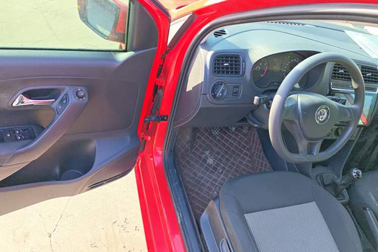 Used Volkswagen Polo 2016 1.4L Manual Fashion Model
