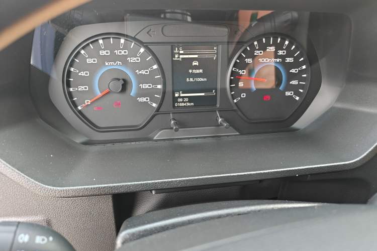 Used Iveco Daily 2022 2.5T A37 M1 Passenger Van 5-9 Seats Long Wheelbase Mid-Roof Design Dual Tires Side Sliding Doors
