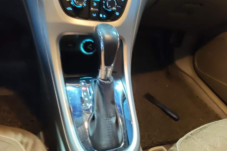Used Buick GT 2013 GT 1.6L Automatic Fashion Edition Gear Lever