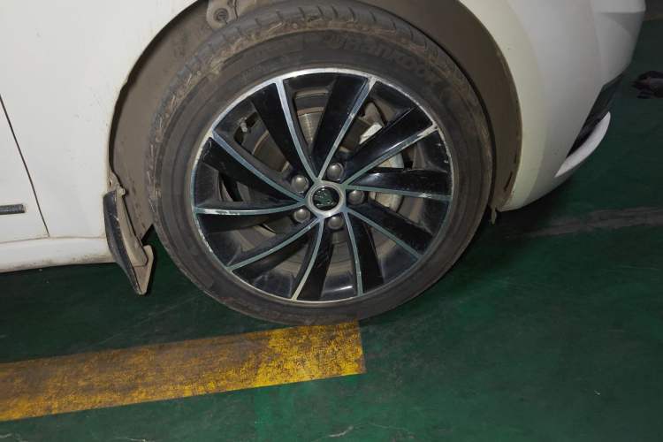 Used Skoda Octavia 2018 TSI280 DSG Luxury Edition Right Front Wheel Hub