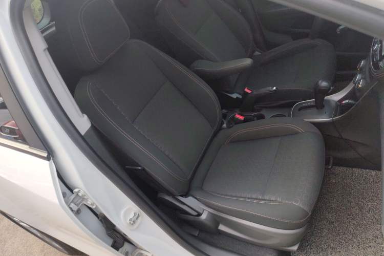 Used Chevrolet Trax 2018 330T Automatic Two-Wheel Drive Elite Model Right Front Seat