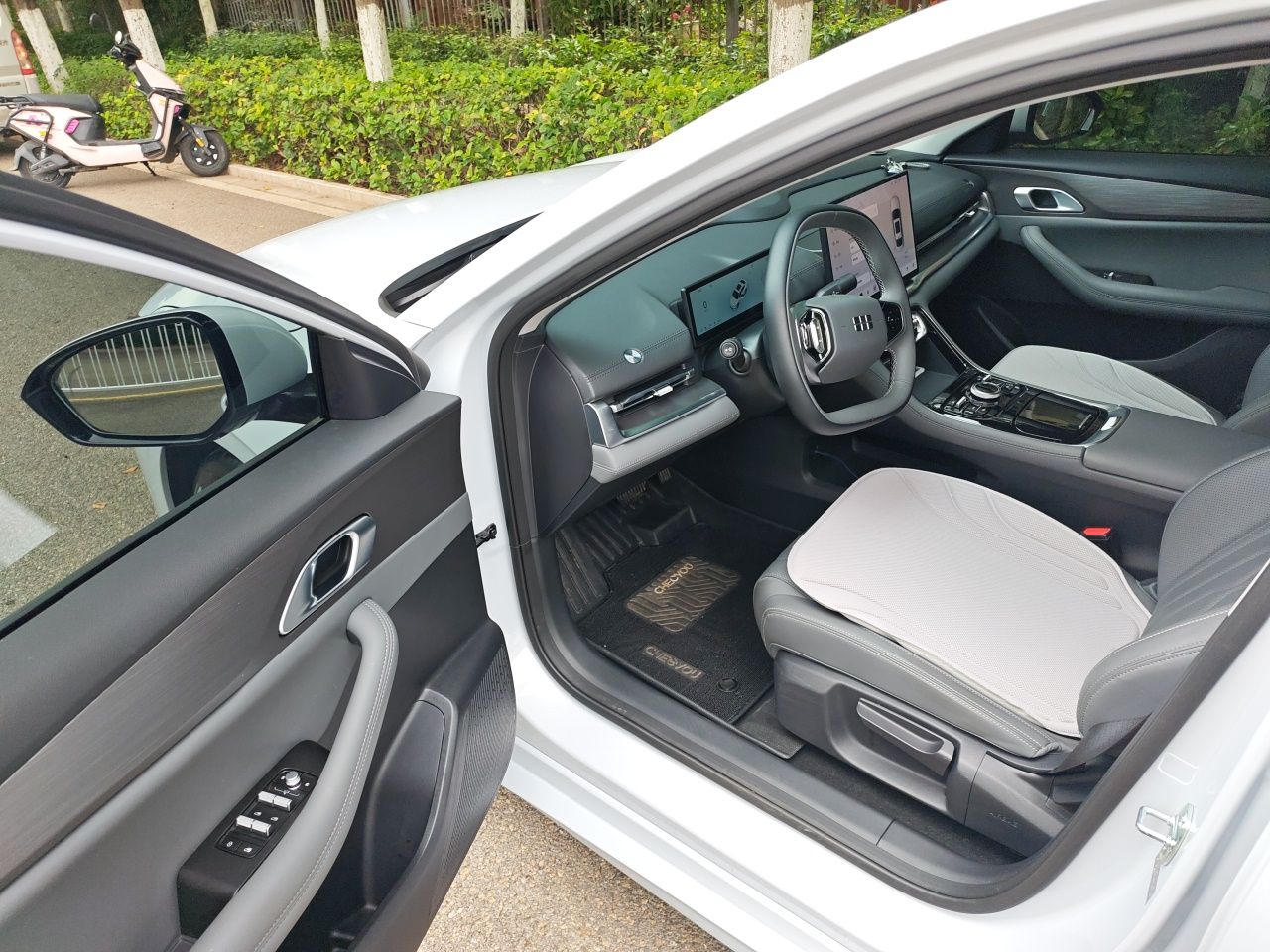 Geely Galaxy A7 2025 Model EM-i 70km Luxury Edition — снимка 16