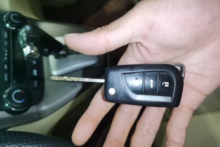 Used Honda CR-V 2010 2.4L Automatic Four-Wheel Drive Prestige Edition Vehicle Key