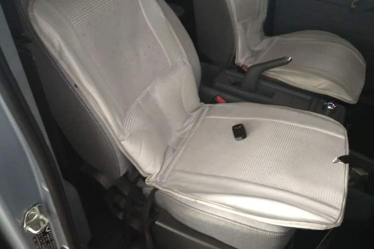 Used Wuling Yangguang 2024 300KM Comfort Version Passenger Van 75kW
