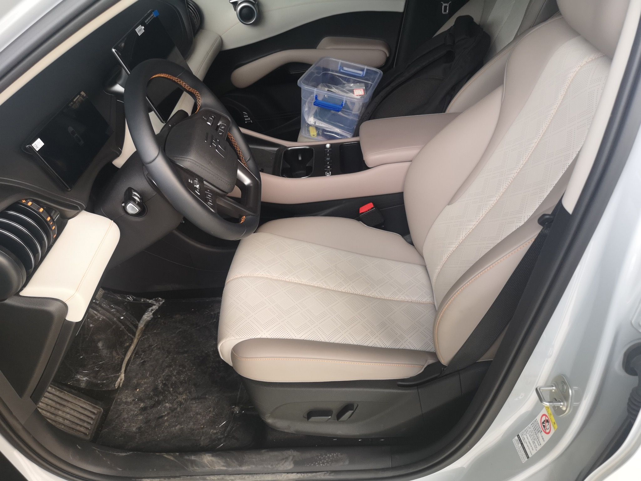 Переднее сиденье в автомобиле