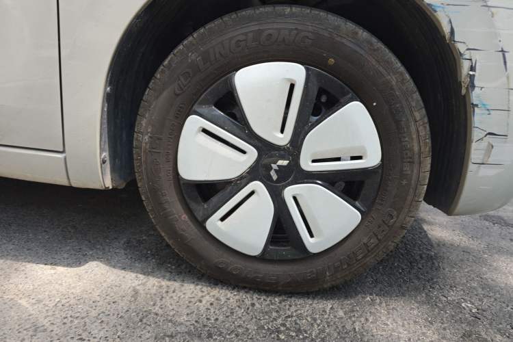 Used Wuling Hongguang MINIEV 2025 Four-Door Version Advanced Edition Exterior 7