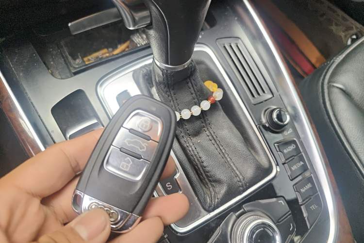 Used Audi Q5 2011 2.0TFSI Comfort Version Vehicle Key