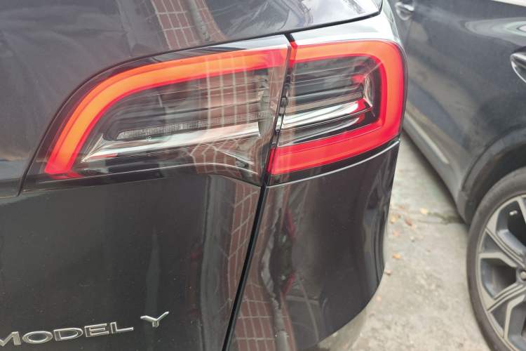 Used Tesla Model Y 2022 Revised Version Long-Range All-Wheel Drive Exterior 3