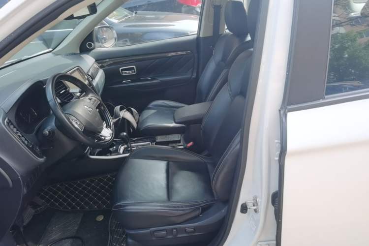 Used Mitsubishi Outlander 2020 2.0L Two-Wheel Drive Enjoyment Version 5 Seats