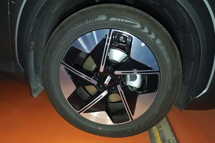 Used Geely Galaxy E5 2024 530 km Exploration+ Version Right Front Wheel Hub