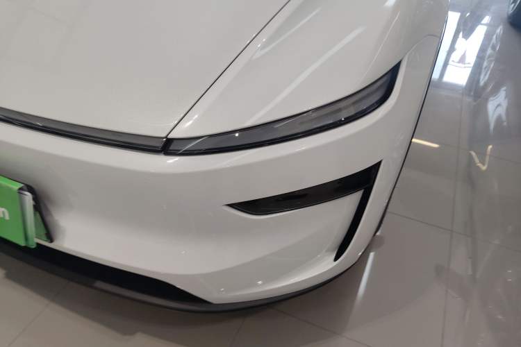 Used Tesla Model Y 2025 Rear-Wheel-Drive Version
