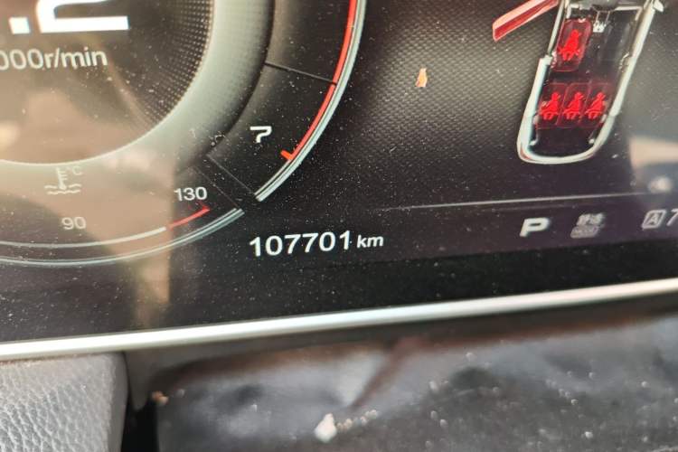 Used Hongqi HS5 2019 2.0T Smart Connect Flagship Edition Odometer Close Up