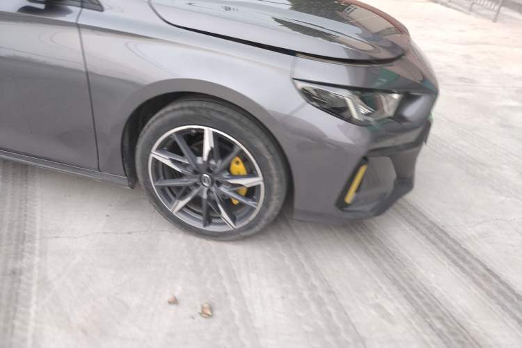 Used GAC Trumpchi EMPOW 2023 270T DCT J15 Version Right Front Wheel Hub