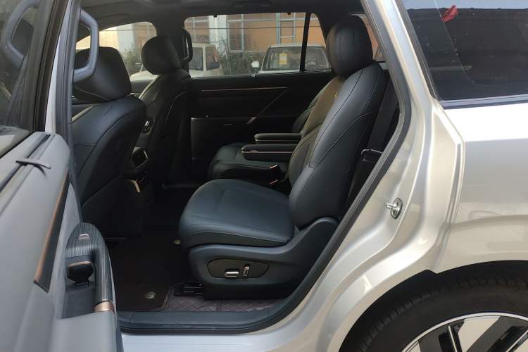 Used Dongfeng eπ eπ008 2025 210Max Rui Edition 6-Seater Left Rear Seat