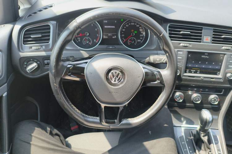 Used Volkswagen Golf 2017 1.6L Automatic Comfort Million-Vehicle Anniversary Edition Steering Wheel