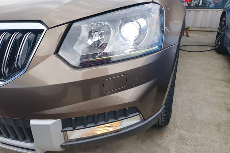 Used Skoda Yeti 2016 1.4TSI DSG Prestige Edition Left Front Headlight