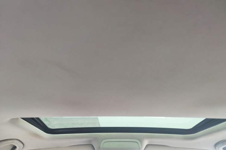 Used Volkswagen Sagitar 2015 1.6L Manual Comfort Model Headliner
