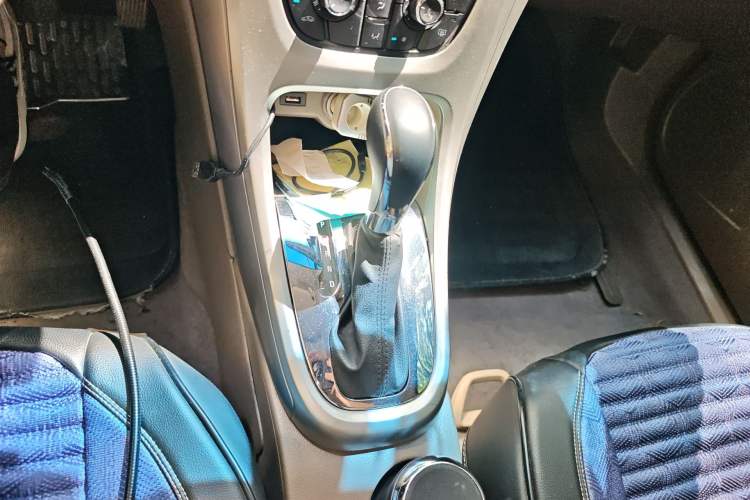 Used Buick GT 2013 GT 1.6L Automatic Fashion Edition Gear Lever