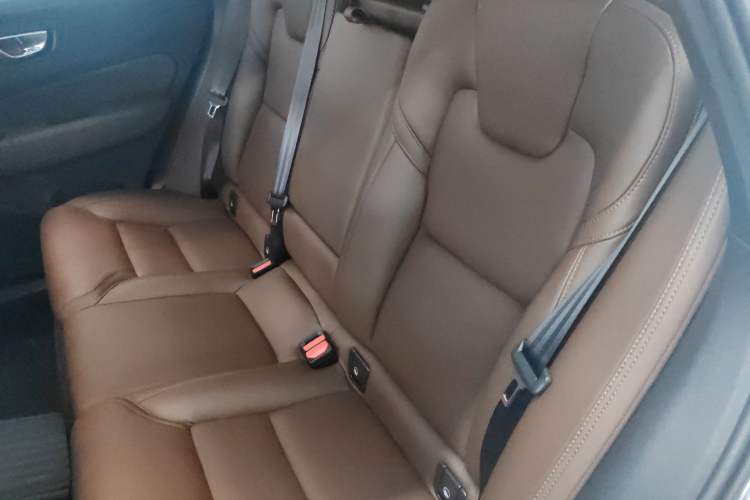 Used Volvo XC60 New Energy 2025 Plug-in Hybrid Long-Range All-Wheel Drive Smart Luxury Edition
