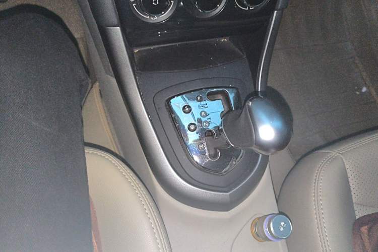 Used Peugeot 408 2013 2.0L Automatic Comfort Edition Gear Lever