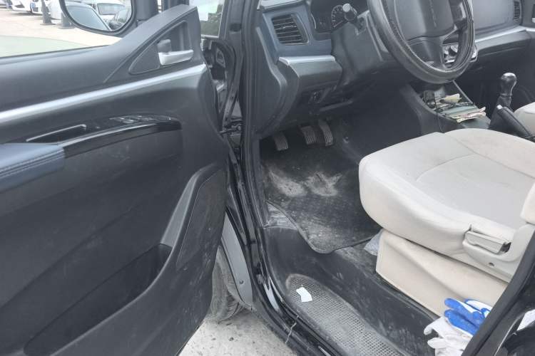 Used FORTHING Lingzhi 2023 M5 1.6L Practical Model 5 Seats