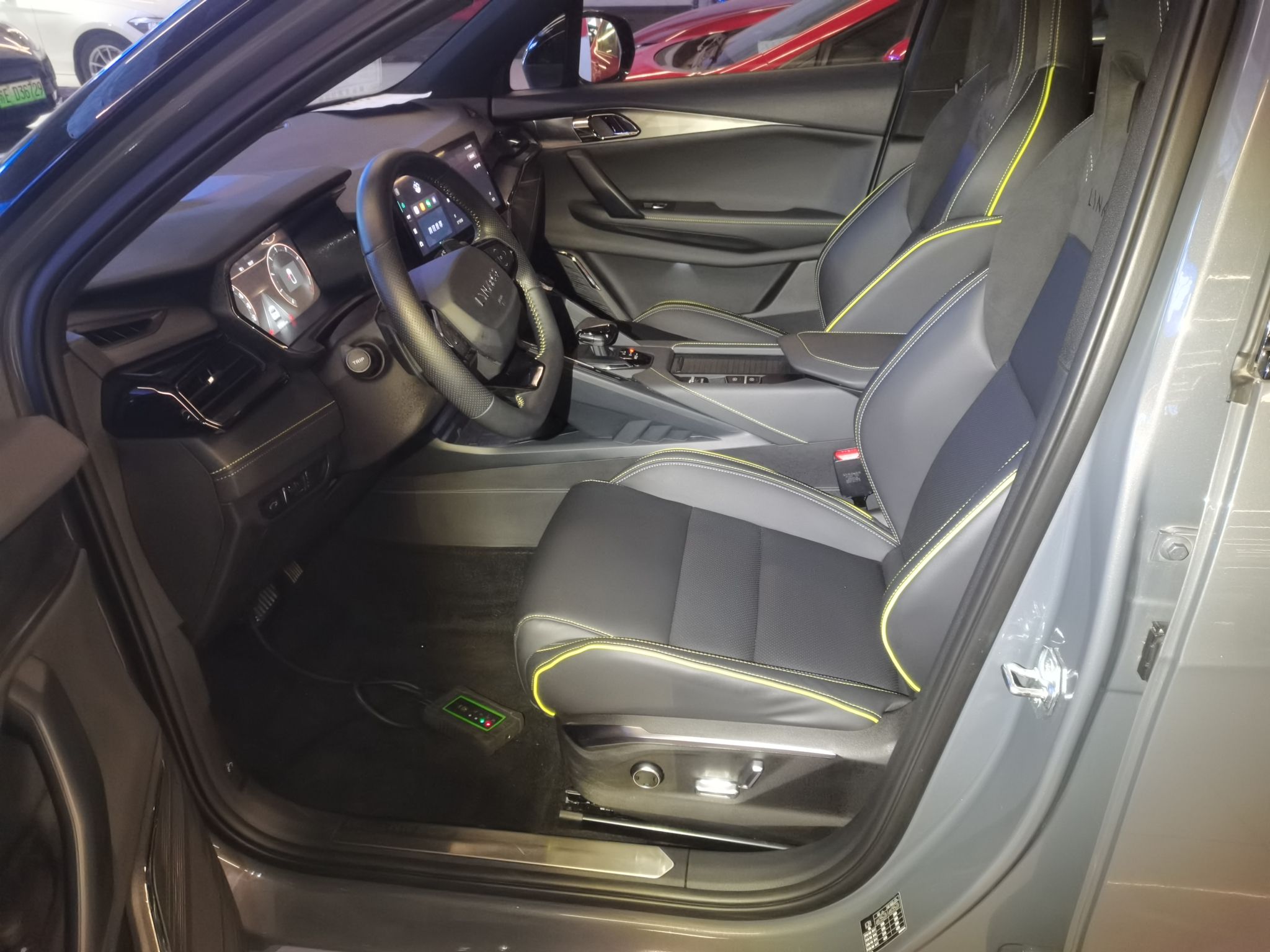 Переднее сиденье в автомобиле